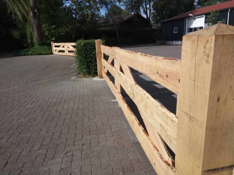 Holztor Hoftor Holz Douglasie mit Baumkante