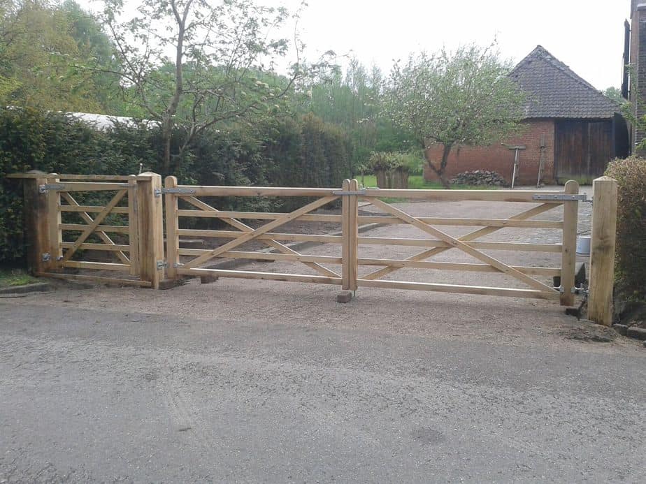 Staketenzaun Tor – Doppeltor | Günstig kaufen | Adéquat Kastanienholz