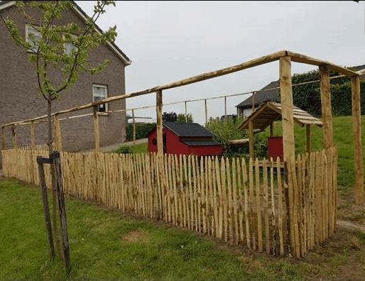 Hühnergehege Zaun aus Kastanie