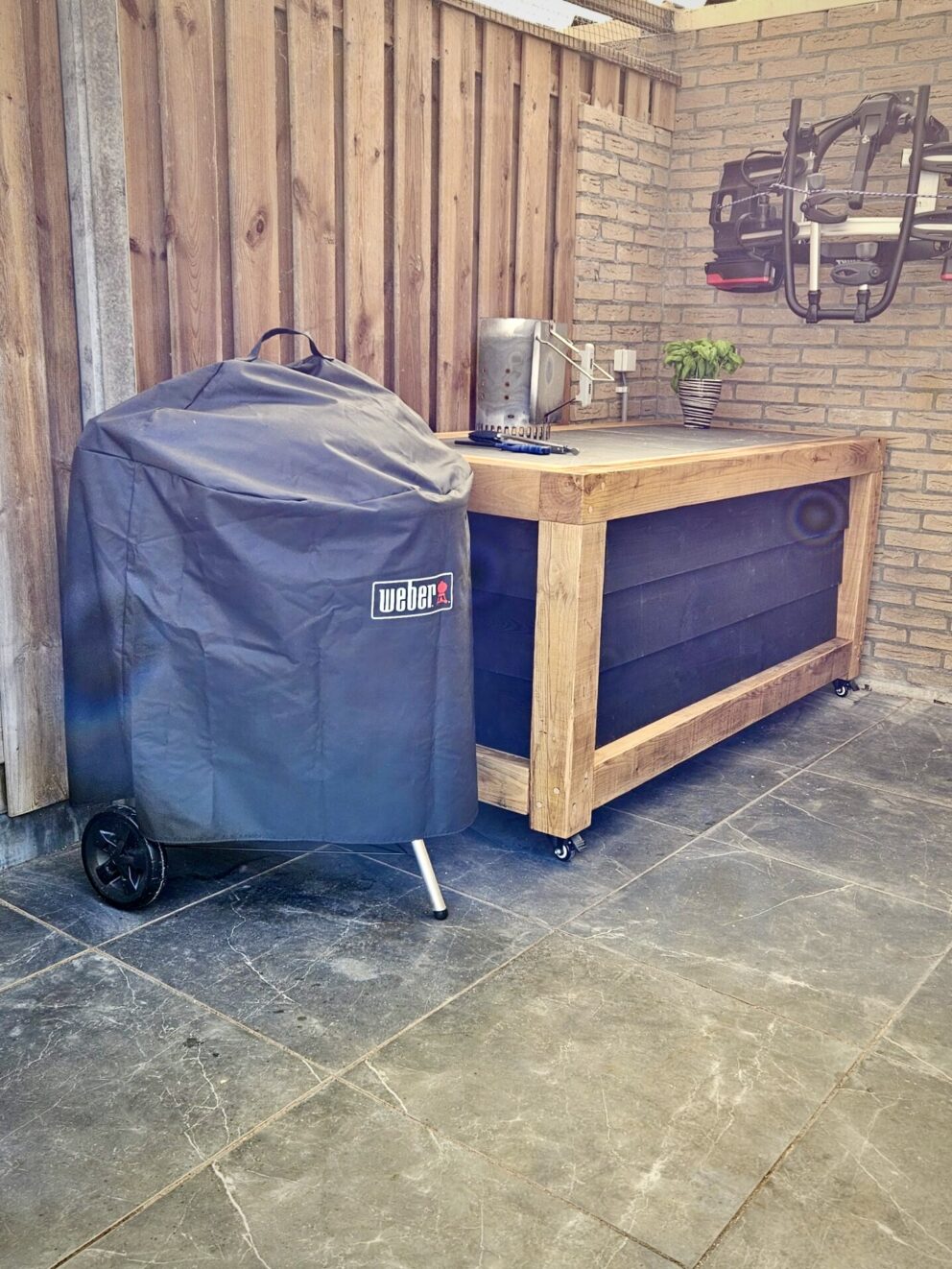 Kastanienholzbalken Aussenküche Holz