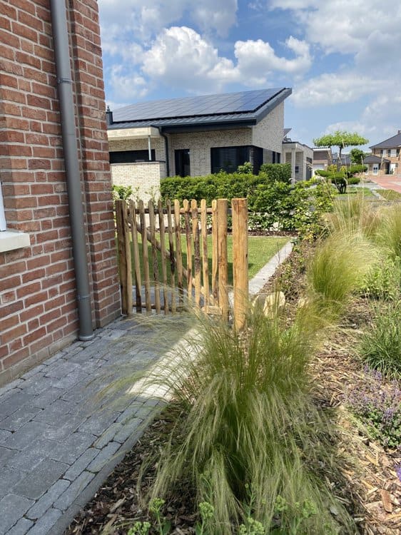 Staketenzaun Tor von 100 cm mal 100 cm als Durchgang für einen Garten