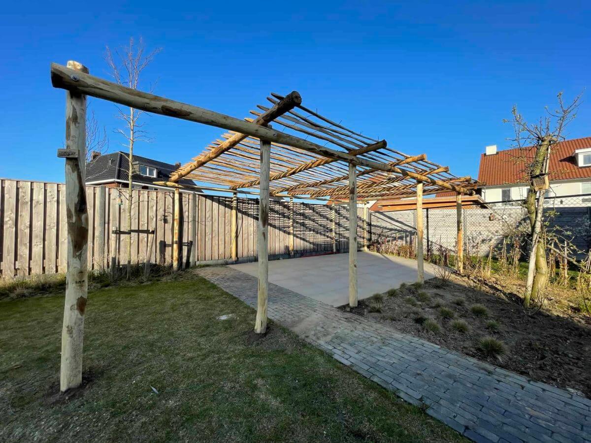 Pergola Dach Holz Staketenzaun