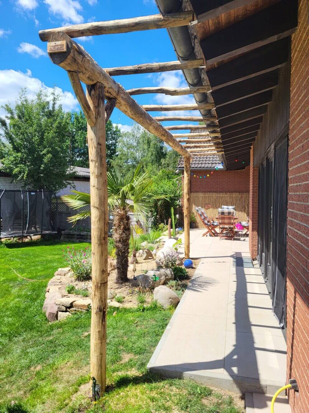 Pergola aus Robinien Pfost 200 cm lang, diam. 6/8 cm und diam. 12-14 in 300, 400 und 600 cm Länge.