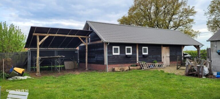 Garten Überdachung mit Sonnenpanel bauen