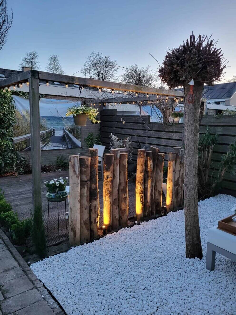 Garten Lichterkette Holzpfahl Kastanie