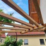 Pergola aus Holzbalken Edelkastanie rustikal gesägt 12x12x400 cm, 12x12x300 cm, 12x12x250 cm, 10x12x250 cm und 10x10x400 cm