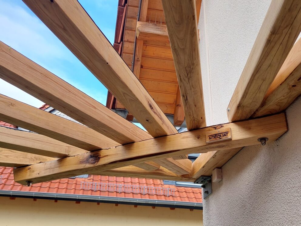 Pergola aus Holzbalken Edelkastanie rustikal gesägt 12x12x400 cm, 12x12x300 cm, 12x12x250 cm, 10x12x250 cm und 10x10x400 cm