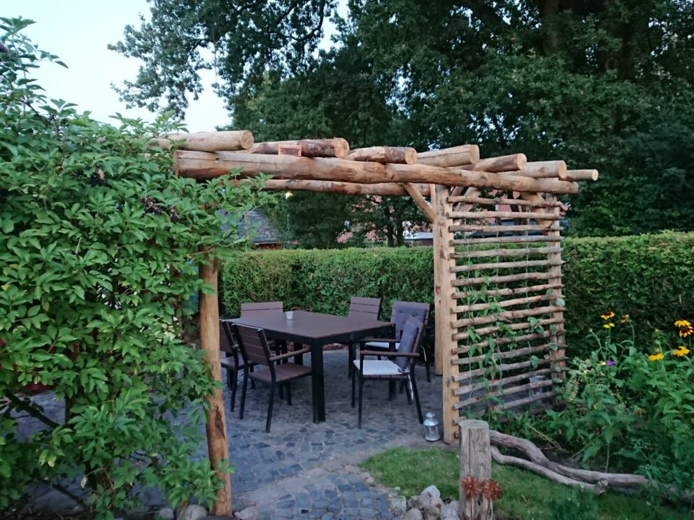 Pergola aus Holz: Pfähle aus Edelkastanie mit 10/12 cm Durchmesser