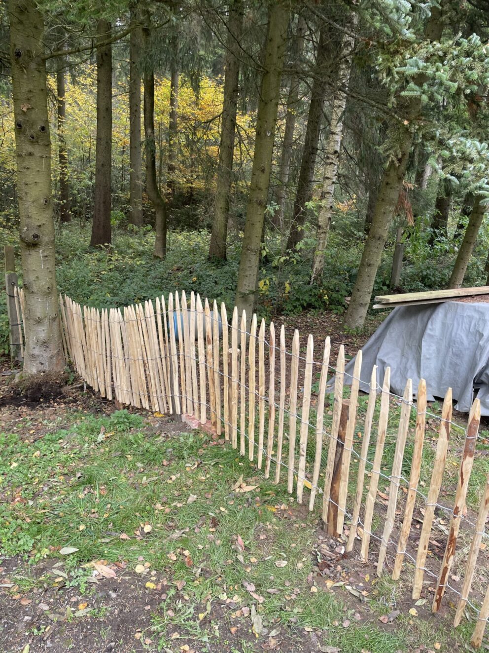 Staketenzaun Kastanien 100 cm hoch, Abstand 6 cm mit Kastanien Pfost 100 cm Länge, Durchmeser 7/9 cm