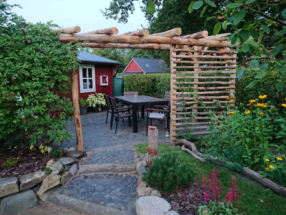 Pergola aus Holz: Pfähle aus Edelkastanie mit 10/12 cm Durchmesser