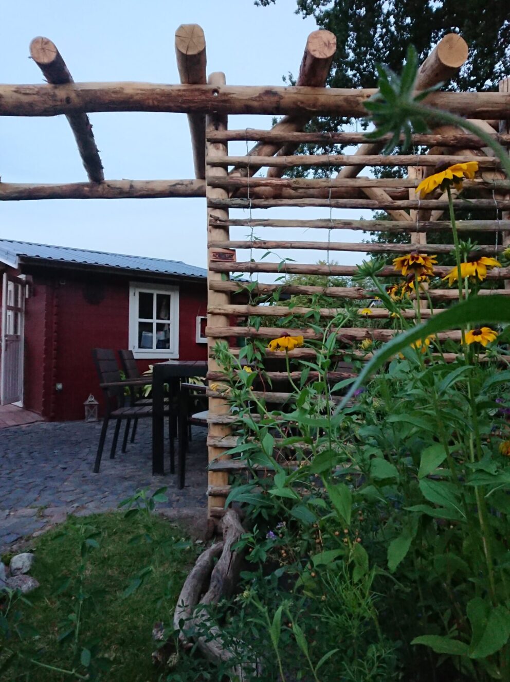 Pergola aus Holz: Kastanie