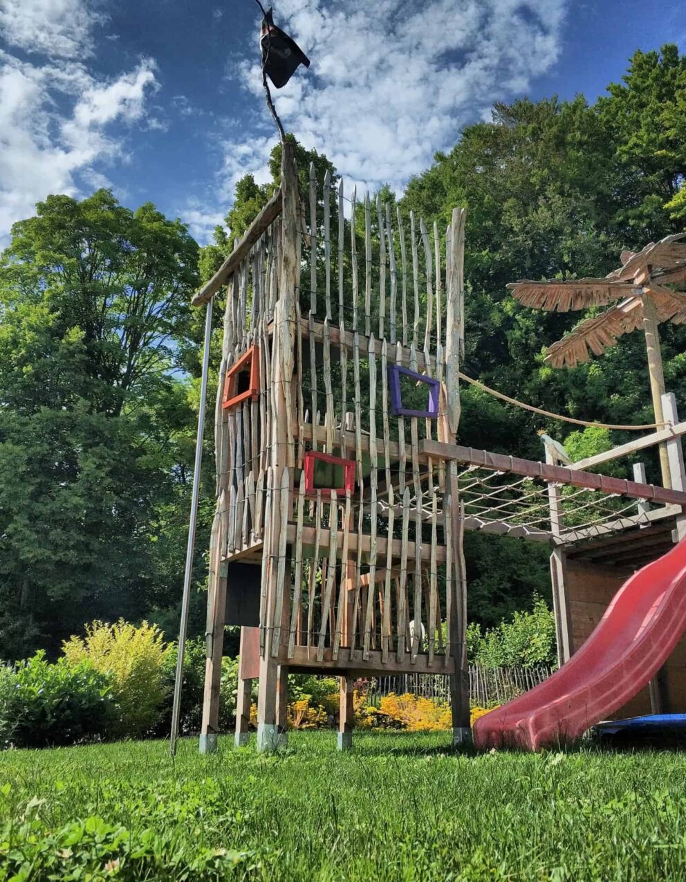 Spielgerät Holz Garten selbst gebaut