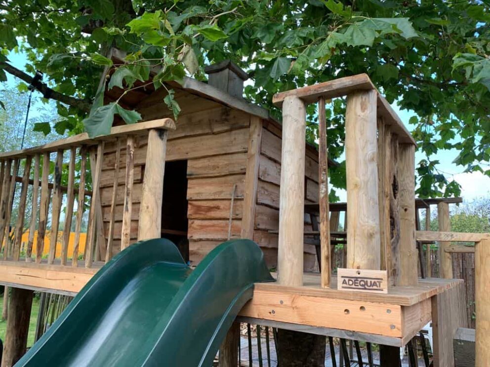 Spielhaus Holz Garten selber bauen Kastanienholz Douglasienbretter