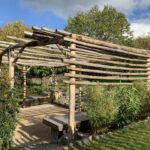 Pergola aus Kastanien Pfosten 200, 250 und 300 cm Länge, Durchmesser 10/12 cm und 125, 250 und 300 cm Länge, Durchmesser 7/9 cm und 400 cm Länge, durchmesser 4/6 cm