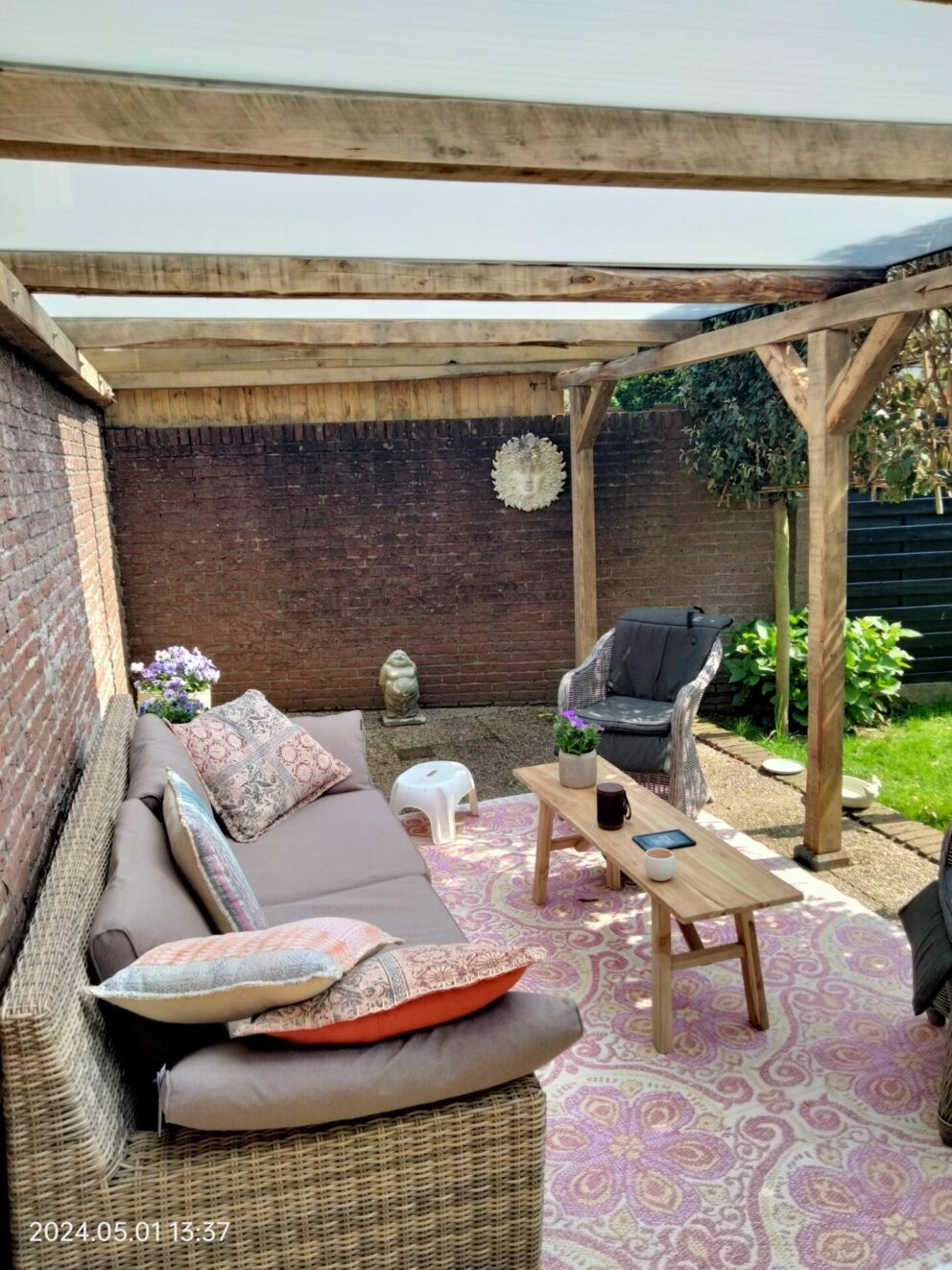 Terrassenüberdachung selber bauen Holz - Kastanienbalken Veranda