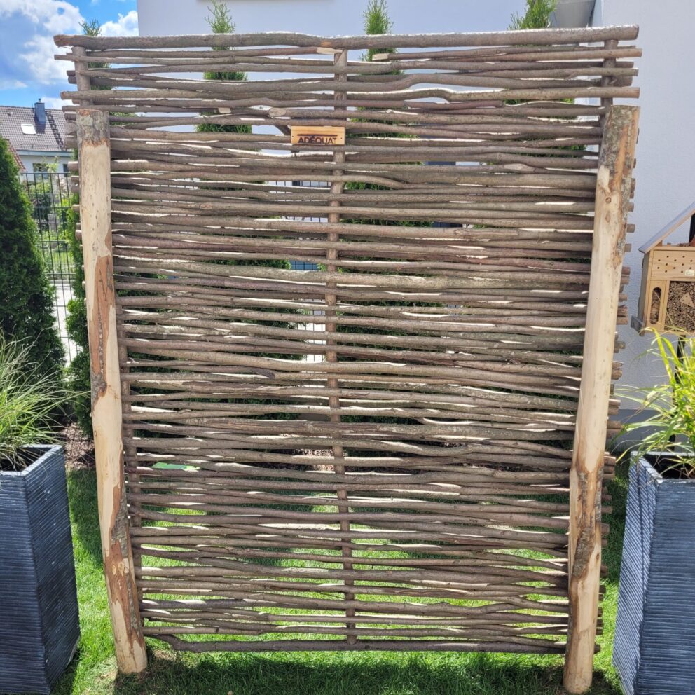 Kastanien Pfost 200 cm Länge, Dürchmesser 7/9 cm mit Haselnusszaun Somme 1 (150Bx180H cm)