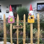 Mauerzaun: Steinmauer mit Holzzaun
