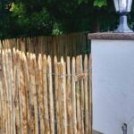 Zaunpfahl 7-9 120 cm Länge für Bodenhülse, Bodenhülse / Einschlaghülse, Edelstahl Schrauben 4,5x60, pro 100 Stück und Fr. Staketenzaun Kastanien 120 cm hoch, Abstand 2 cm, 2x 5m Rolle