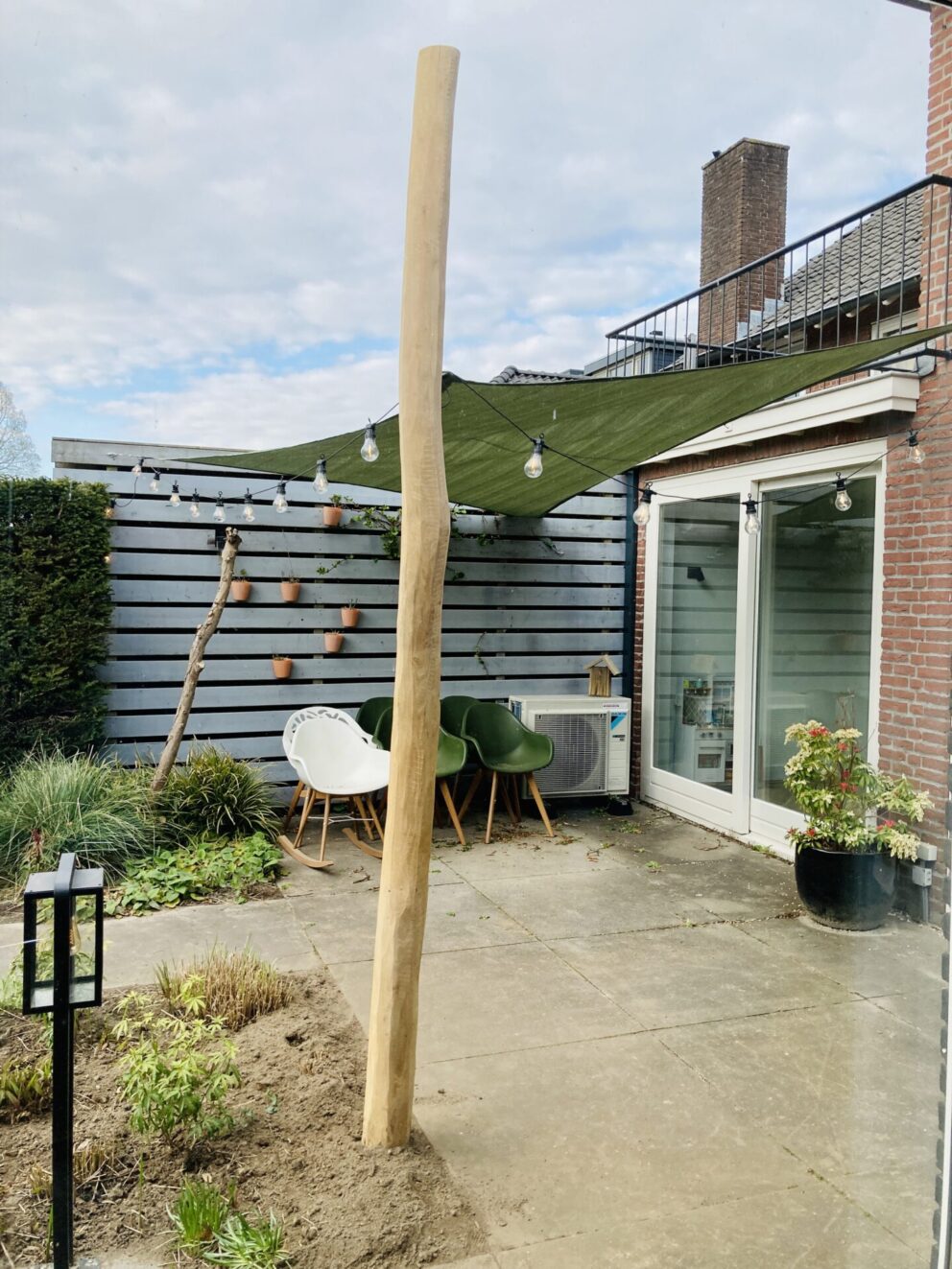 Robinienstamm geschält geschliffen 400 cm lag 13-15 cm Sonnensegel Pfosten Holz