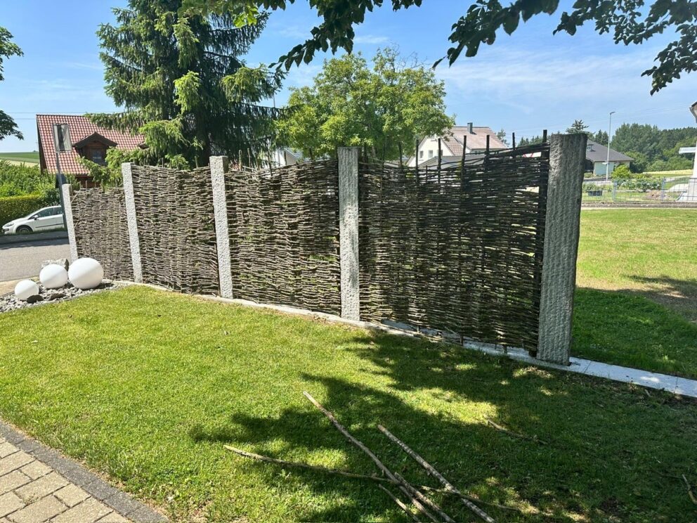 Alter Haselnusszaun