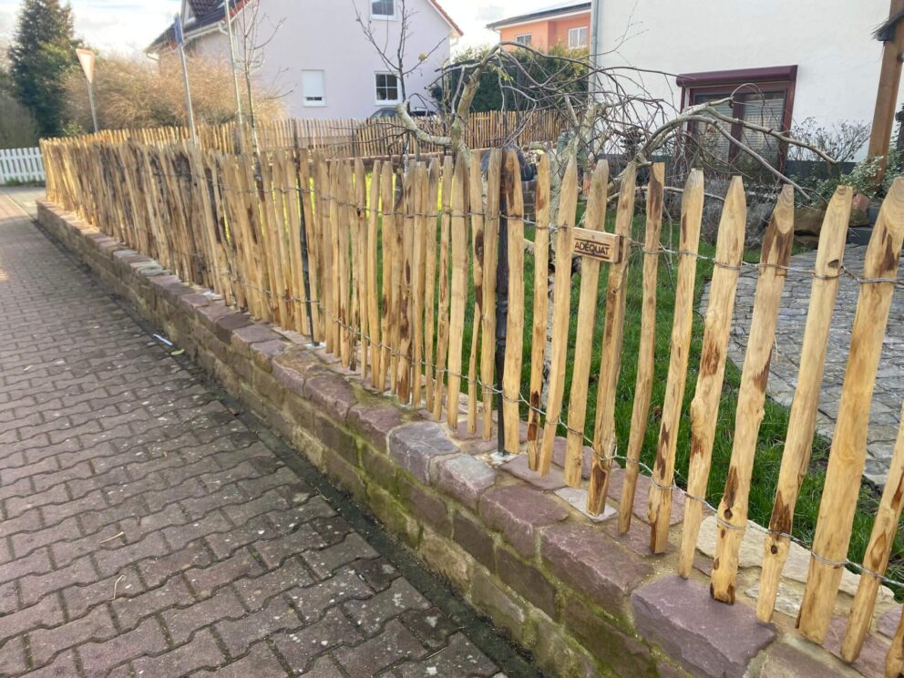 Mauer-Zaun Kombination