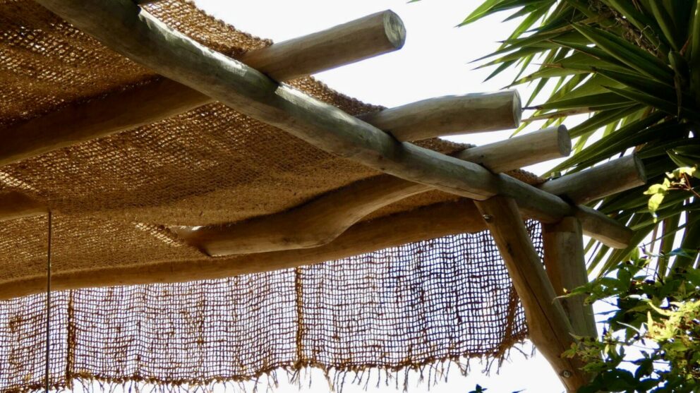 Robinie Rundholz Robinienstamm geschliffen Terrasse Pergola Holz