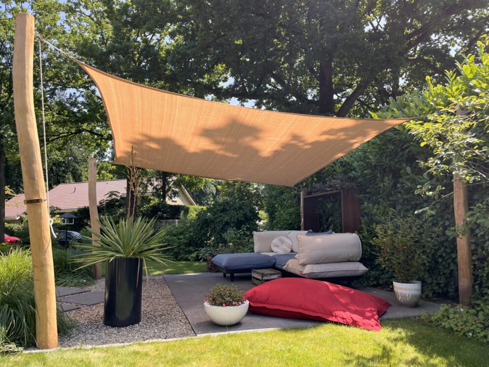 Robinienstamm geschliffe für Sonnensegel 400 cm lang (13-15 cm Durchmesser)