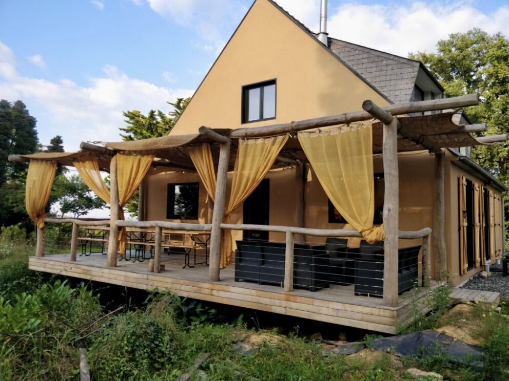 Robinienstamm Robinie Rundholz geschliffen Pergola Terrasse