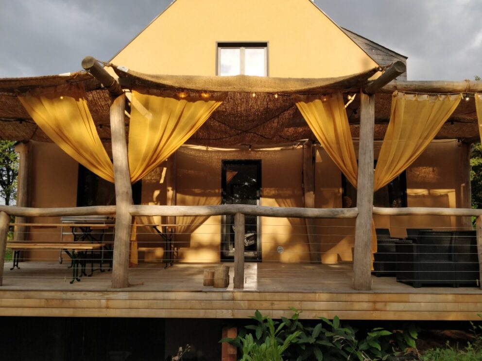 Robinienstamm Rundholz Robinie geschliffen für Pergola Terrasse
