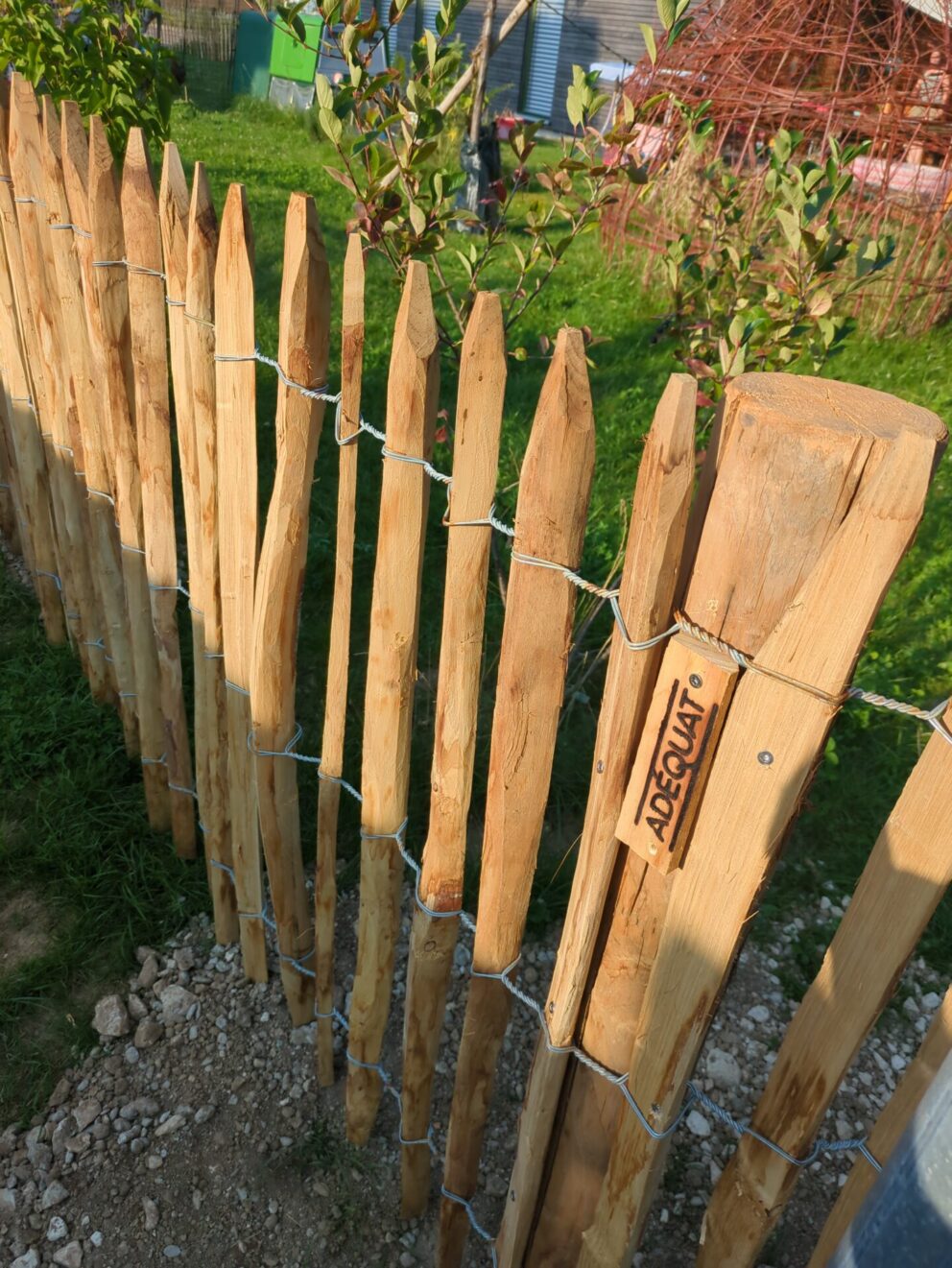 Fr. Staketenzaun Kastanien 100 cm hoch, Abstand 4 cm, 2x 5m rolle, Staketenzauntor nur Rahmen Kastanie einzeln 100Bx100H (cm), Staketenzauntor nur Rahmen Kastanie einzeln 100Bx100H (cm), Kastanien Pfost 150/160 cm lang, Ø 7-9 cm, mit spitze, Kastanien Pfost 150/160 cm lang, Ø 10-12 cm, mit spitze