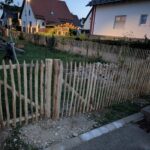 Fr. Staketenzaun Kastanien 100 cm hoch, Abstand 4 cm, 2x 5m rolle, Staketenzauntor nur Rahmen Kastanie einzeln 100Bx100H (cm), Staketenzauntor nur Rahmen Kastanie einzeln 100Bx100H (cm), Kastanien Pfost 150/160 cm lang, Ø 7-9 cm, mit spitze, Kastanien Pfost 150/160 cm lang, Ø 10-12 cm, mit spitze