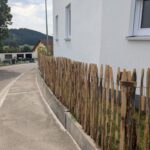 Fr. Staketenzaun Kastanien 100 cm hoch, Abstand 4 cm, 2x 5m rolle, Kastanien Pfost 150/160 cm lang, Ø 7-9 cm- mit Spitze, Kastanien Pfost 175 cm lang, Ø 10-12 cm -mit Spitze, Staketenzauntor Kastanie einzeln 080Bx100H (cm), Staketenzauntor Kastanie einzeln 080Bx100H (cm)