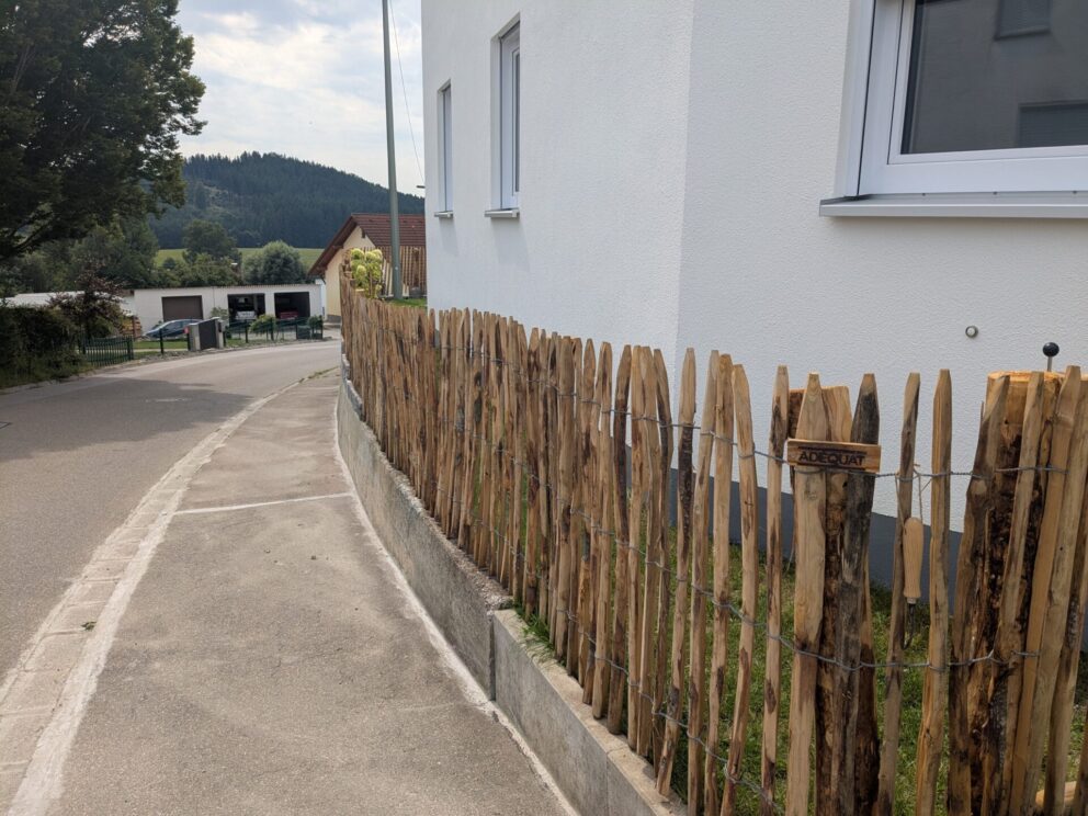 Mauerzaun: Staketenzaun Kastanie 100 cm hoch, (Lattenabstand 4 cm)