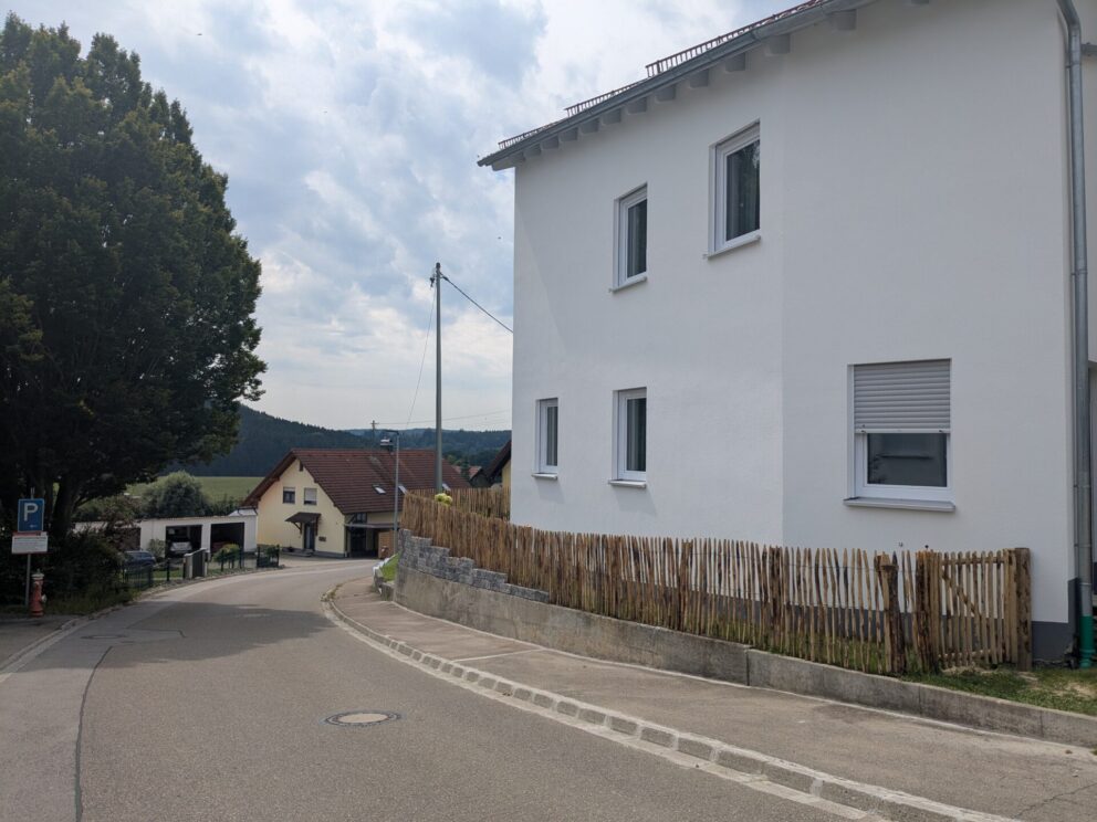 Mauer-Zaun Kombination: Staketenzaun Kastanie 100 cm hoch, (Lattenabstand 4 cm)