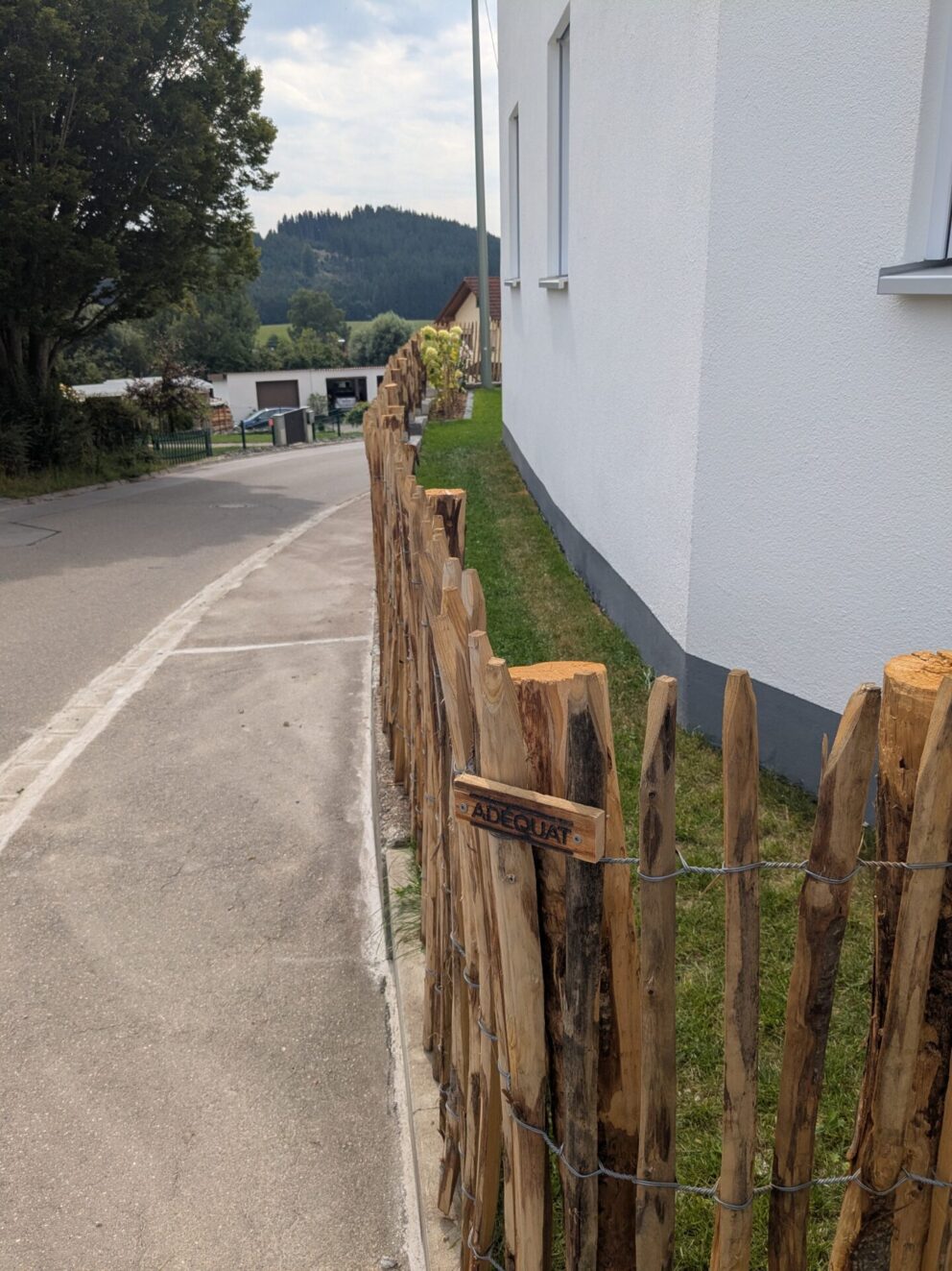 Mauer-Zaun Kombination: Staketenzaun Kastanie 100 cm hoch, (Lattenabstand 4 cm)