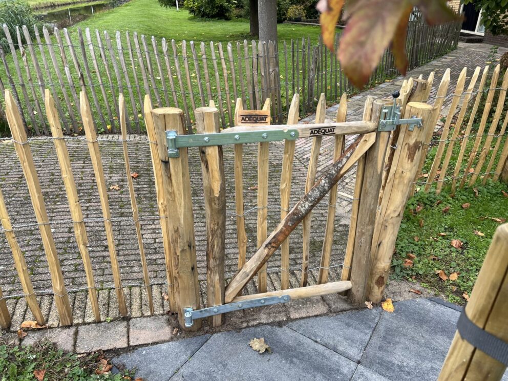 Staketenzaun-Tor 80 cm breit, 100 cm hoch, Kastanienzaun 100 cm hoch, 8 cm Lattenabstand