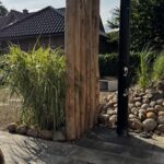 Robinien Pfost 250 cm lang, Ø 10-12 cm geschält mit Spitze
