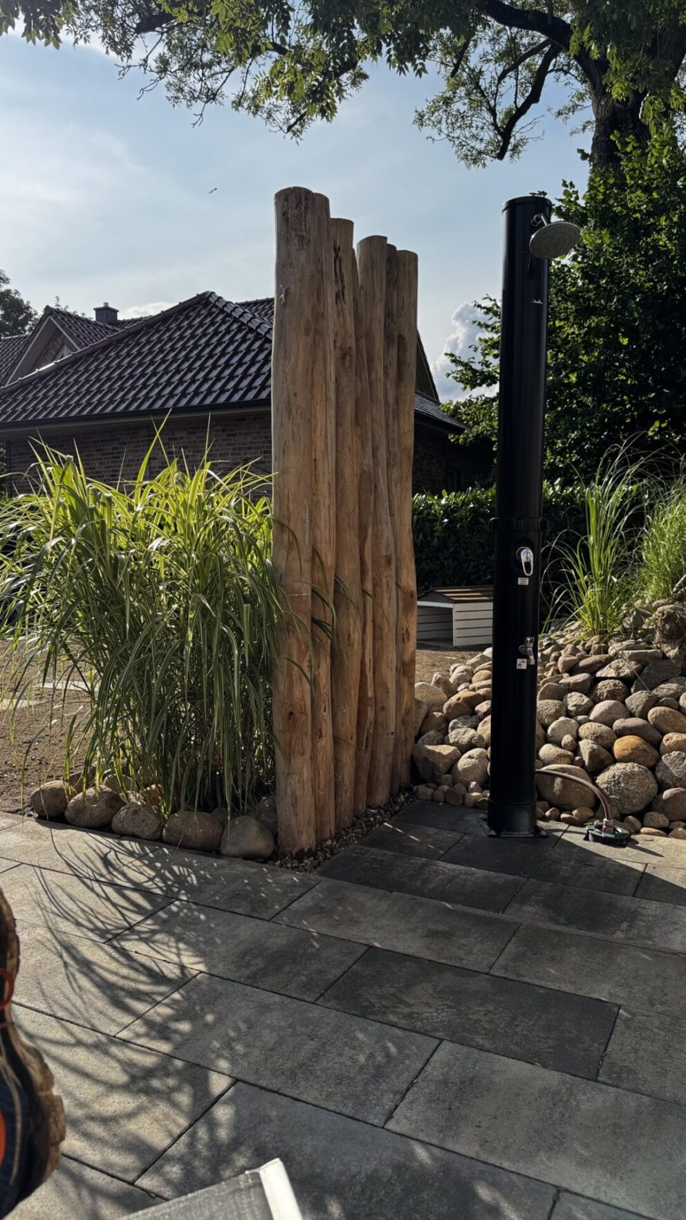 Robinien Pfost 250 cm lang, Ø 10-12 cm geschält mit Spitze