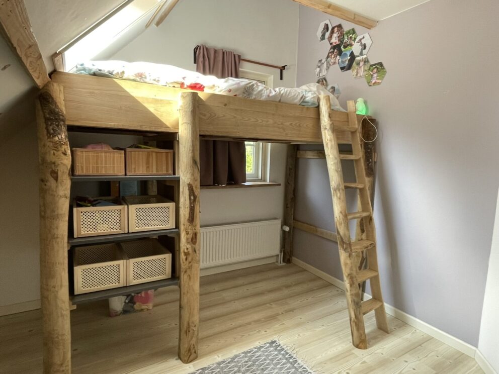 Möbel aus Kastanienholz: Hochbett selbst gebaut