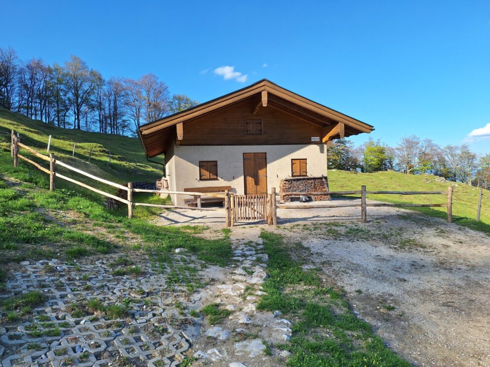 P&R Pfosten Robinie rund System 2, P&R Eindpost robinia 2 niveau rond, Riegel Kastanie – Rund (Post & Rail Fence), Staketenzauntor Kastanie einzeln 100Bx080H (cm), Öffnungsrichtung: Rechts