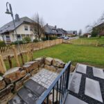 Fr. Staketenzaun Kastanien 100 cm hoch, Abstand 6 cm, 10m Rol, Kastanien Pfost 150/160 cm lang, Ø 7-9 cm - mit Spitze, Kastanien Pfost 175 cm lang, Ø 10-12 cm - mit Spitze, Edelstahl Schrauben 4,5x60, pro 100 Stück, Kastanien Pfost 120 cm lang, Ø 10-12 cm - mit Spitze und Kastanien Pfost 150/160 cm lang, Ø 10-12 cm - mit Spitze