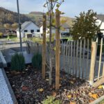 Staketenzauntor Kastanie einzeln 080Bx100H (cm), Zaunpfahl 7-9 100 cm Länge für Bodenhülse, Bodenhülse / Einschlaghülse 8 cm, Edelstahl Schrauben 4,5x60, pro 100 Stück, Fr. Staketenzaun Kastanien 100 cm hoch, Abstand 8 cm, 10m Rol und Zaunpfahl 7-9 120 cm Länge für Bodenhülse