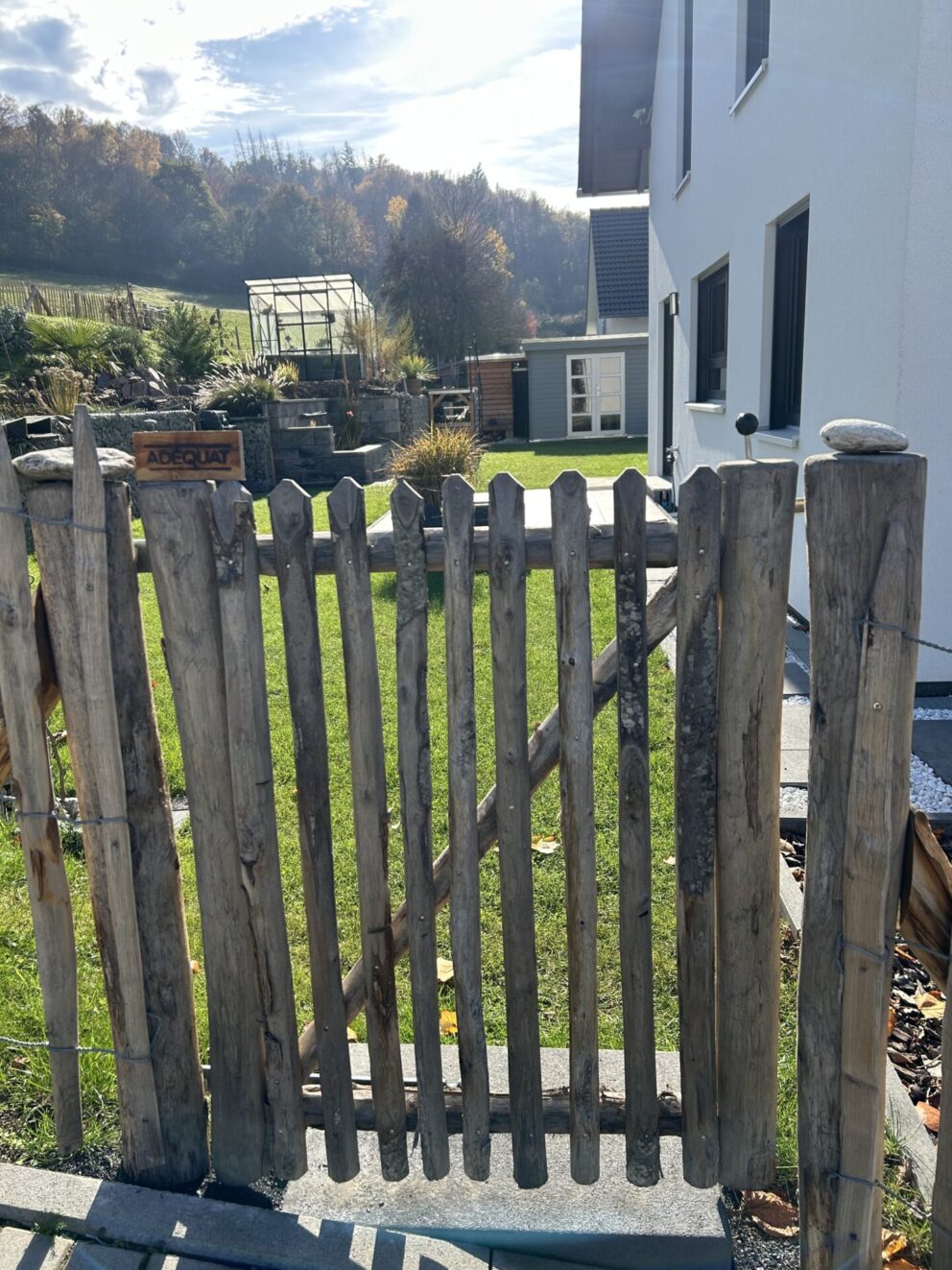 Staketenzauntor Kastanie einzeln 080Bx100H (cm), Zaunpfahl 7-9 100 cm Länge für Bodenhülse, Bodenhülse / Einschlaghülse 8 cm, Edelstahl Schrauben 4,5x60, pro 100 Stück, Fr. Staketenzaun Kastanien 100 cm hoch, Abstand 8 cm, 10m Rol und Zaunpfahl 7-9 120 cm Länge für Bodenhülse