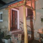 Robinien Pfost 300 cm lang, Ø 16-18 cm, geschliffen,Robinien Pfost 400 cm lang, Ø 13-15 cm -geschliffen, Robinien Pfost 400 cm lang, Ø 10-12 cm - geschliffen, Robinien Pfost 350 cm lang, Ø 10-12 cm geschält ohne Spitze und Robinien Pfost 160 cm lang, Ø 10-12 cm geschält mit Spitze