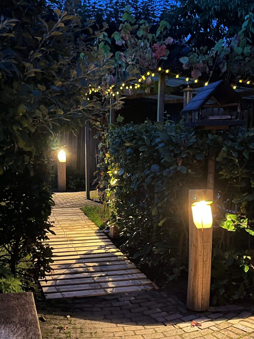 Weihnachtsbeleuchtung Garten Holz