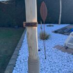 Robinien pfost 250 cm lang, Ø 8-10 cm geschält mit Spitze