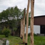 Kastanien Pfost 300 cm lang, Ø 7-9 cm - mit Spitze und Kastanien Pfost 300 cm lang, Ø 10-12 cm - mit Spitze