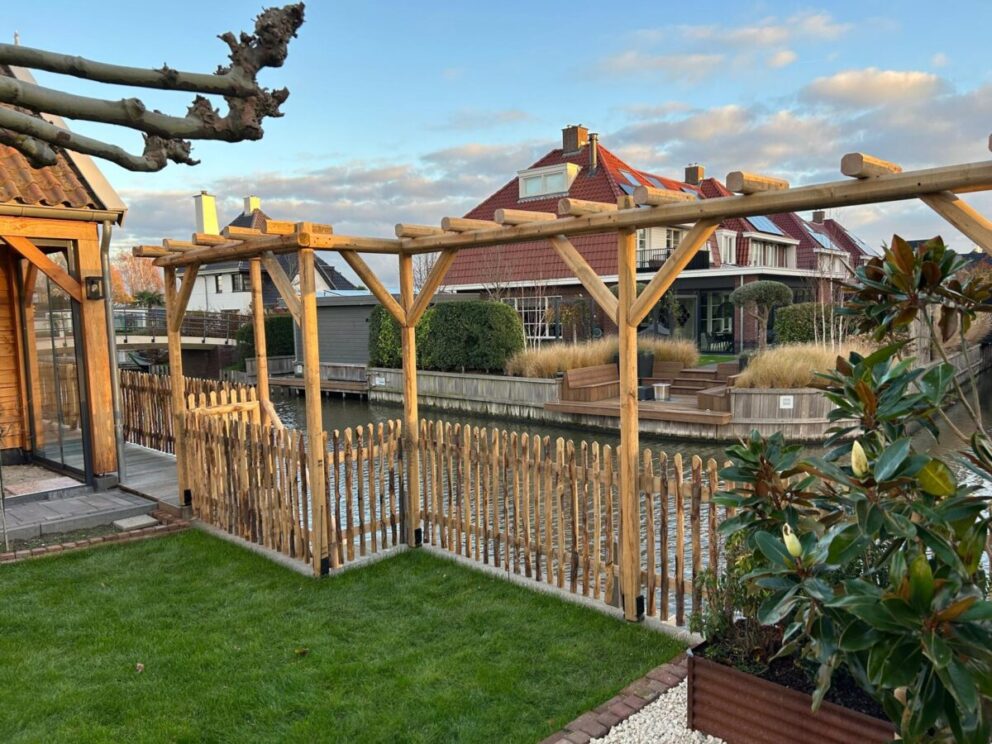 Lattenzaun Edelkastanie Pergola