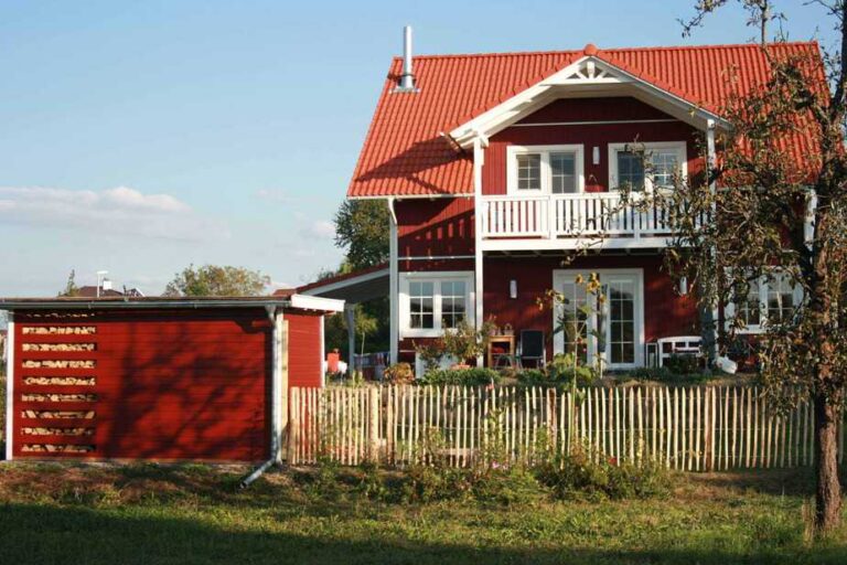 Schwedenhaus Zaun Staketenzaun Kastanie 100 cm hoch 4 cm Lattenabstand