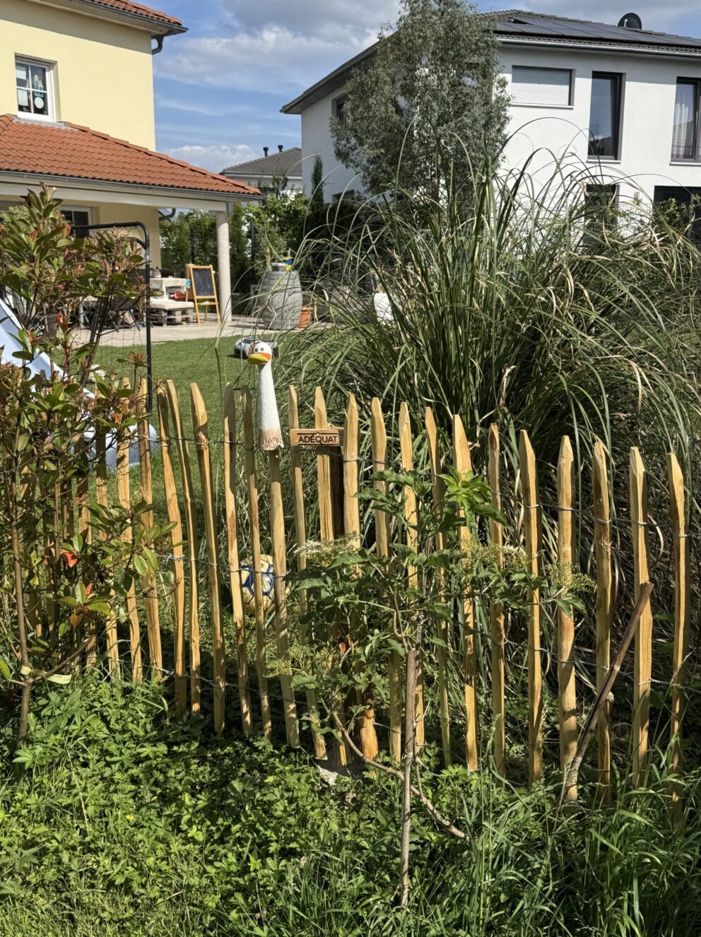 Fr. Staketenzaun Kastanien 100 cm hoch, Abstand 4 cm, 2x 5m rolle, Kastanien Pfost 150/160 cm lang, Ø 7-9 cm - mit Spitze, Zaunhocker Aktion, Kastanien Pfost 175 cm lang, Ø 10-12 cm - mit Spitze und Kastanien Pfost 175 cm lang, Ø 7-9 cm -mit Spitze